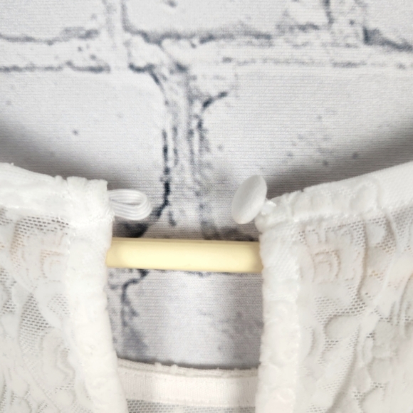 Torrid Size 0 Flocked Lace Bell Sleeve Top - Picture 5 of 8